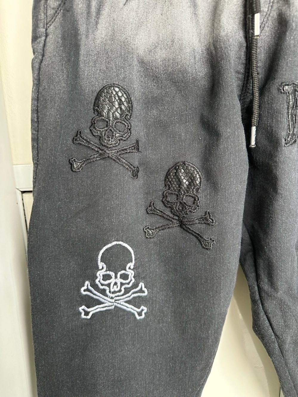 Fear of God Inspired Jogger Jeans Skull Graphic Streetwear Denim Faded Black Sz8 - Picture 5 of 13